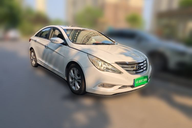 Used Hyundai Sonata 2011 2.0L Automatic Luxury Edition Front Right 45 Deg