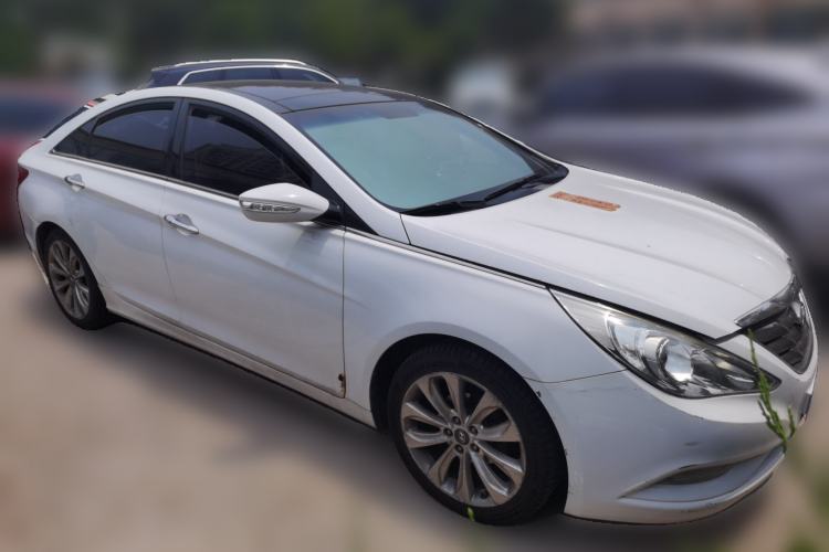 Used Hyundai Sonata 2011 2.0L Automatic Top-Grade Version Front Right 45 Deg