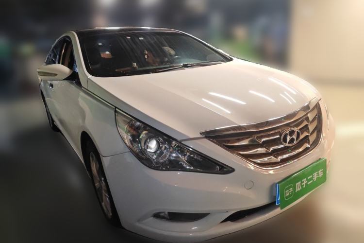 Used Hyundai Sonata 2011 2.0L Automatic Luxury Edition Front Right 45 Deg