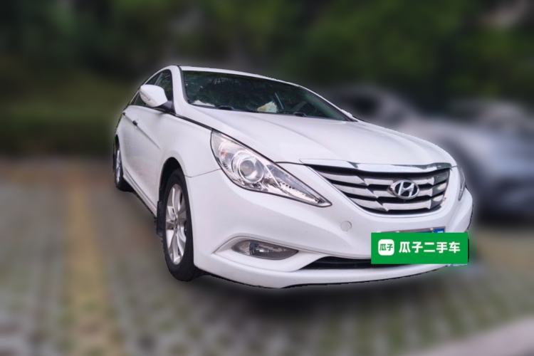 Used Hyundai Sonata 2011 2.0L Automatic Luxury Edition Front Right 45 Deg
