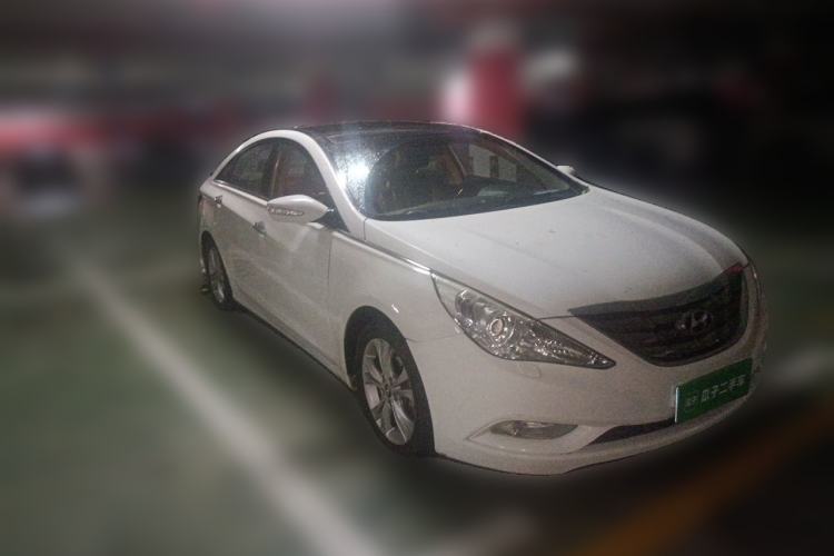 Used Hyundai Sonata 2011 2.0L Automatic Luxury Edition Front Right 45 Deg