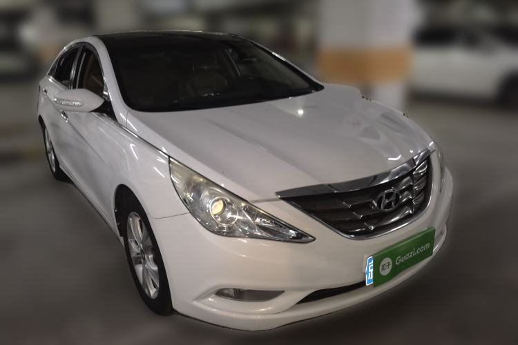 Used Hyundai Sonata 2011 2.0L Automatic Luxury Edition Front Right 45 Deg