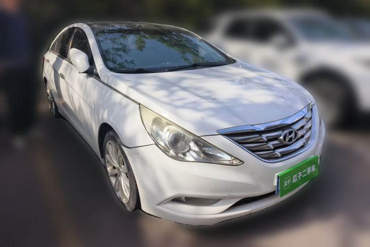 Used Hyundai Sonata 2011 2.0L Automatic Luxury Edition Front Right 45 Deg