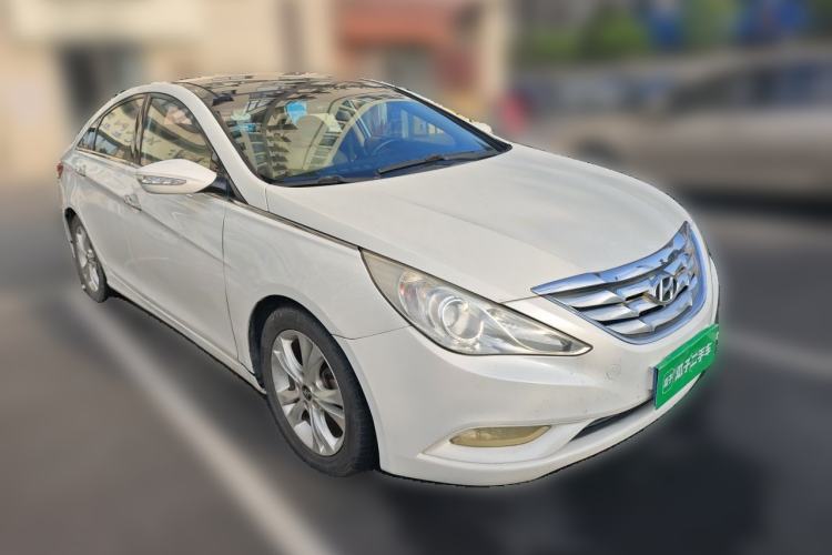 Used Hyundai Sonata 2011 2.0L Automatic Luxury Edition Front Right 45 Deg