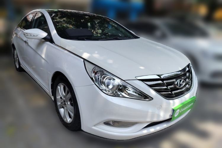 Used Hyundai Sonata 2011 2.0L Automatic Luxury Edition Front Right 45 Deg