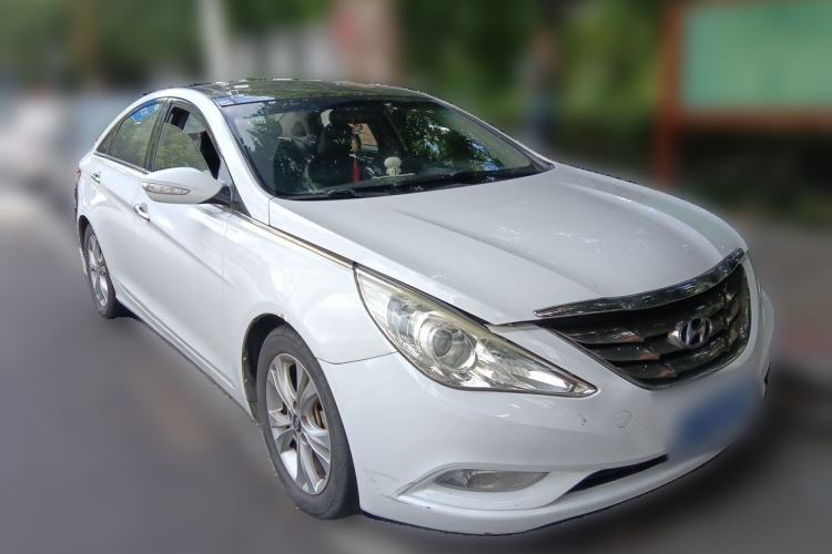 Used Hyundai Sonata 2011 2.0L Automatic Luxury Edition Front Right 45 Deg