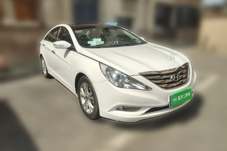 Used Hyundai Sonata 2011 2.0L Automatic Luxury Edition Front Right 45 Deg