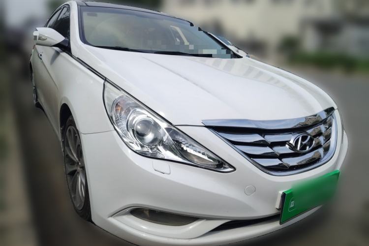 Used Hyundai Sonata 2011 2.4L Automatic Top-Tier Version Front Right 45 Deg