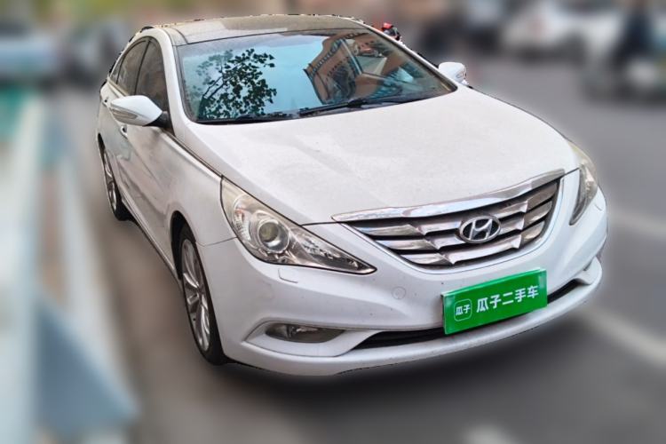 Used Hyundai Sonata 2011 2.4L Automatic Top-Tier Version Front Right 45 Deg