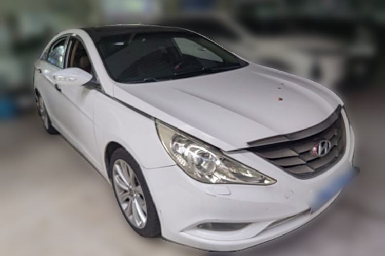 Used Hyundai Sonata 2011 2.0L Automatic Top-Grade Version Front Right 45 Deg