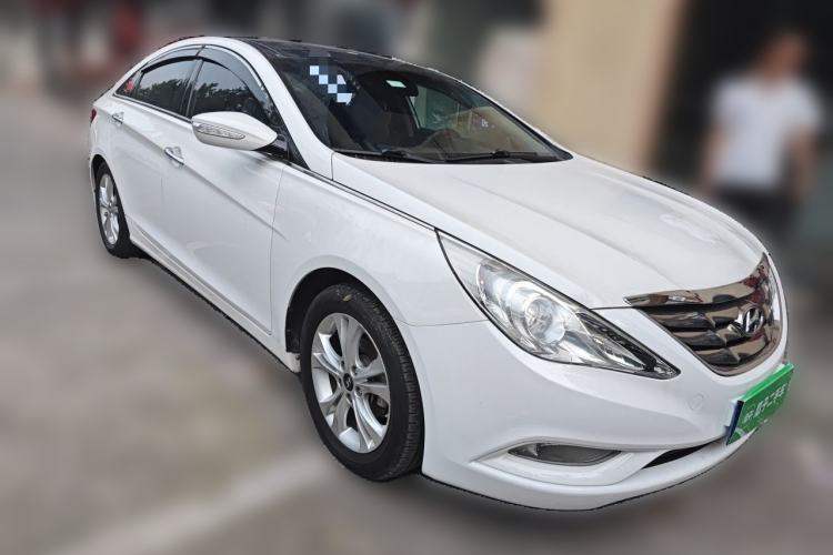 Used Hyundai Sonata 2011 2.0L Automatic Luxury Edition Front Right 45 Deg