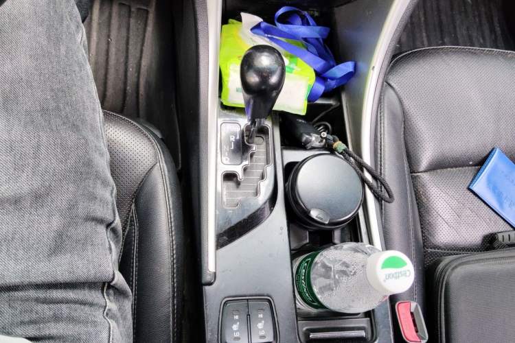 Used Hyundai Sonata 2011 2.0L Automatic Prestige Edition Gear Lever