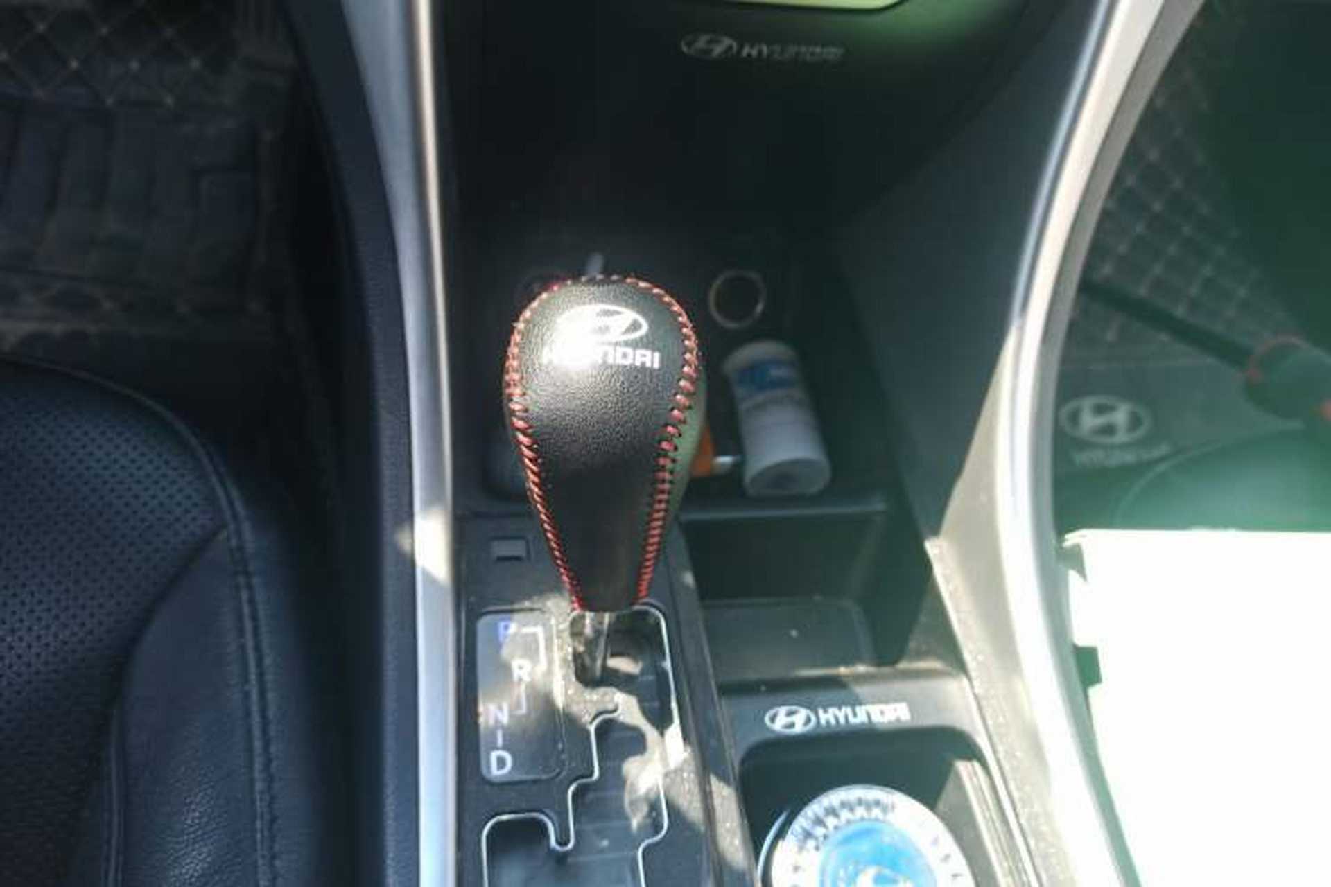 Used Hyundai Sonata 2011 2.0L Automatic Luxury Edition Gear Lever