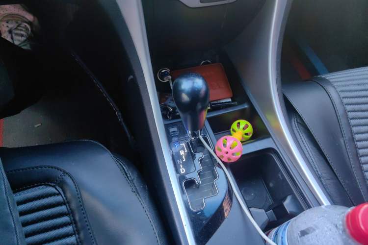 Used Hyundai Sonata 2011 2.0L Automatic Luxury Edition Gear Lever