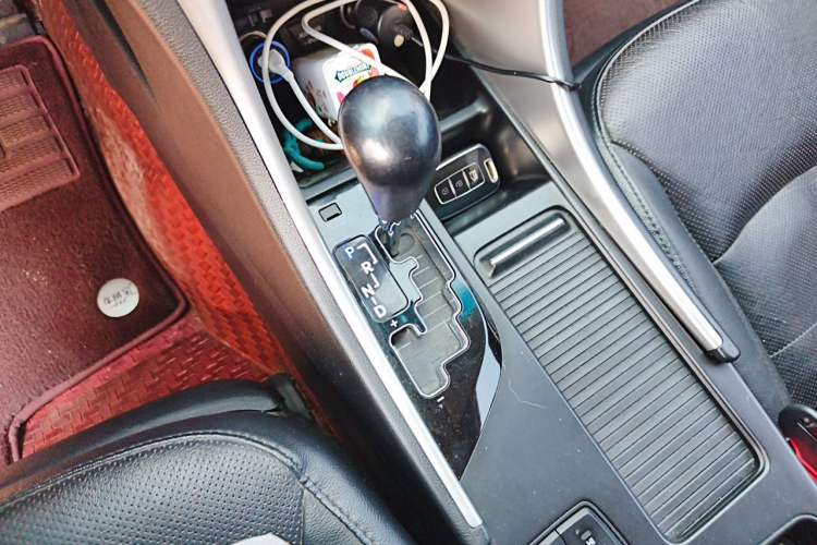Used Hyundai Sonata 2011 2.0L Automatic Prestige Edition Gear Lever