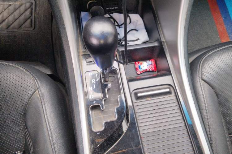Used Hyundai Sonata 2011 2.0L Automatic Luxury Edition Gear Lever