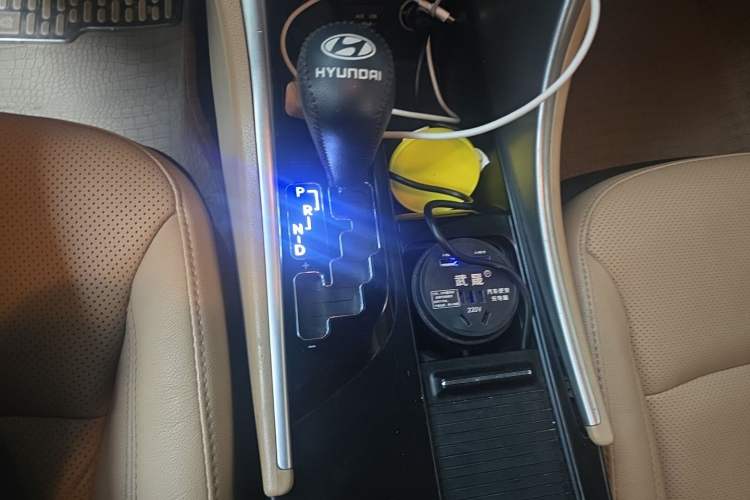 Used Hyundai Sonata 2011 2.0L Automatic Luxury Edition Gear Lever