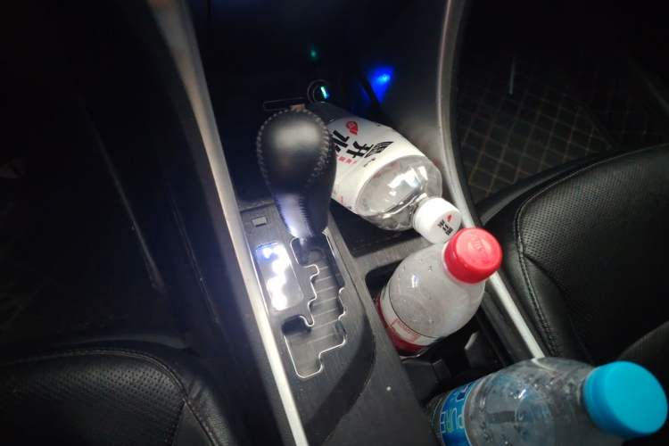 Used Hyundai Sonata 2011 2.0L Automatic Luxury Edition Gear Lever