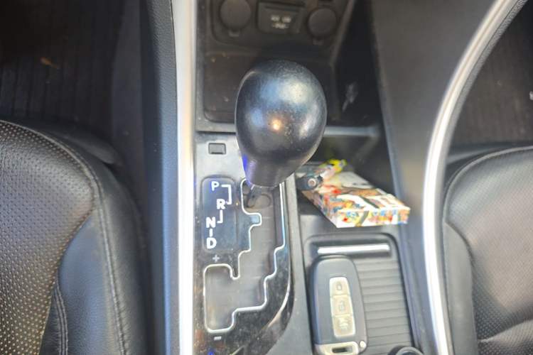 Used Hyundai Sonata 2011 2.0L Automatic Luxury Edition Gear Lever