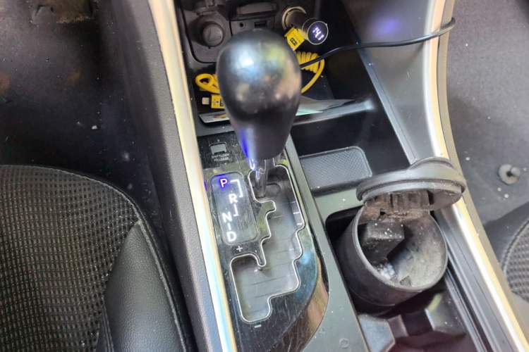 Used Hyundai Sonata 2011 2.0L Automatic Leading Edition Gear Lever