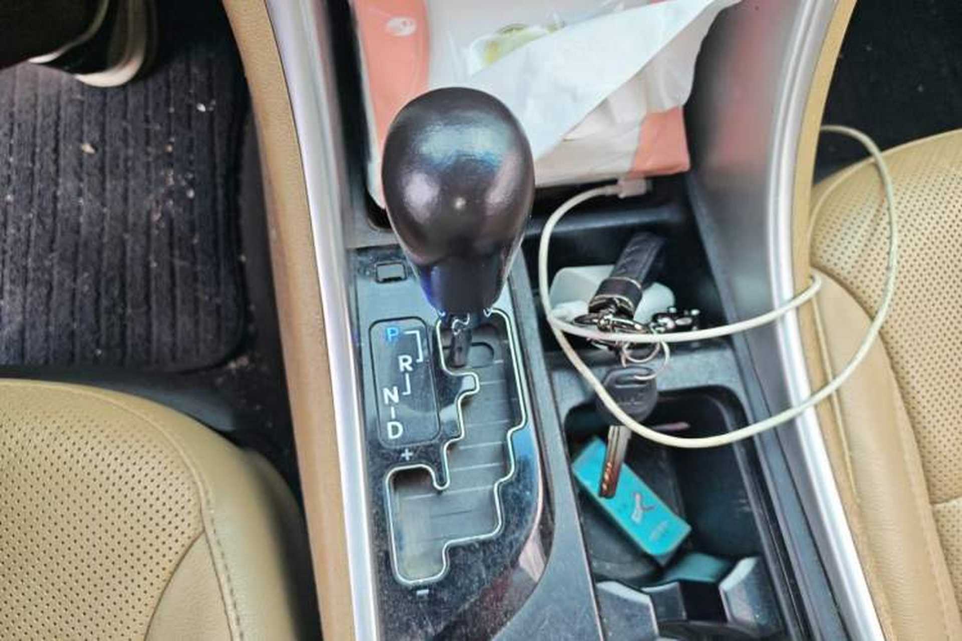 Used Hyundai Sonata 2011 2.0L Automatic Luxury Edition Gear Lever