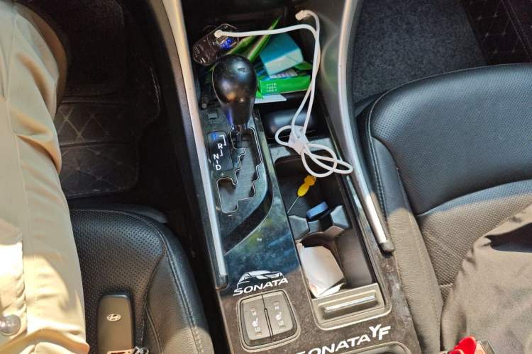 Used Hyundai Sonata 2011 2.0L Automatic Luxury Edition Gear Lever