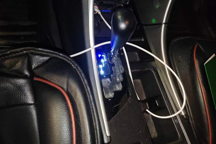 Used Hyundai Sonata 2011 2.0L Automatic Luxury Edition Gear Lever