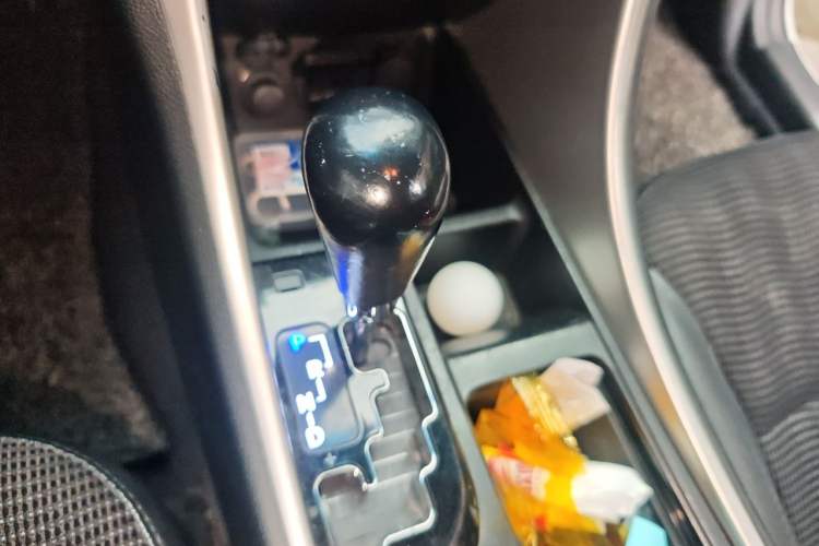 Used Hyundai Sonata 2011 2.0L Automatic Leading Edition Gear Lever