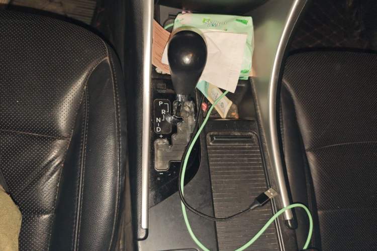 Used Hyundai Sonata 2011 2.0L Automatic Luxury Edition Gear Lever