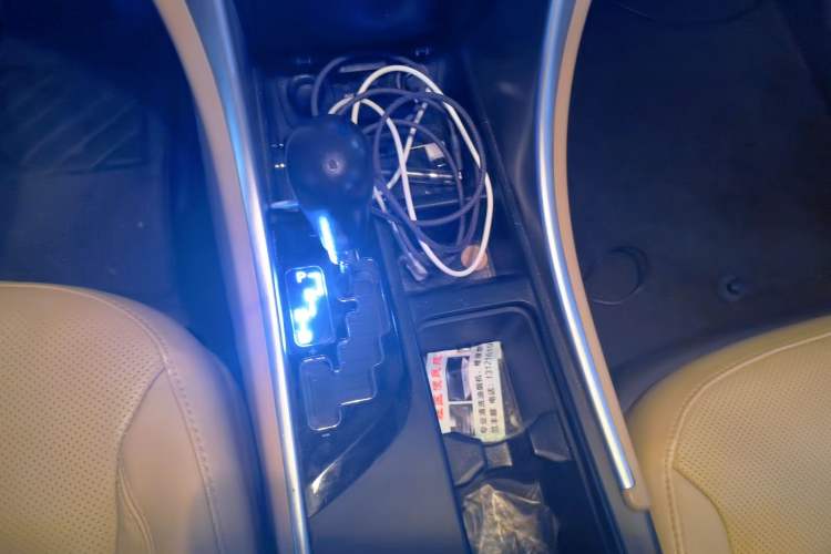 Used Hyundai Sonata 2011 2.0L Automatic Luxury Edition Gear Lever