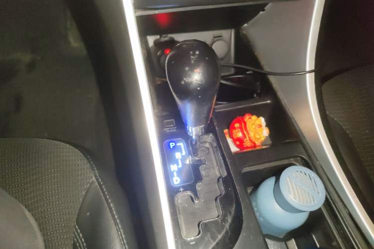 Used Hyundai Sonata 2011 2.0L Automatic Leading Edition Gear Lever