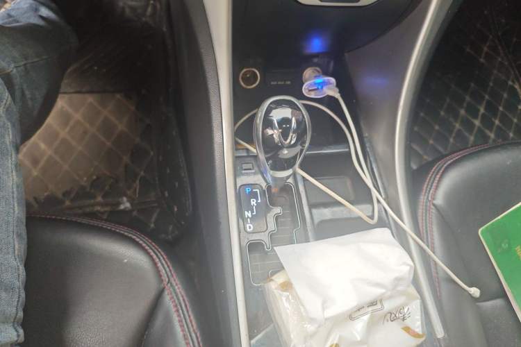 Used Hyundai Sonata 2011 2.0L Automatic Leading Edition Gear Lever