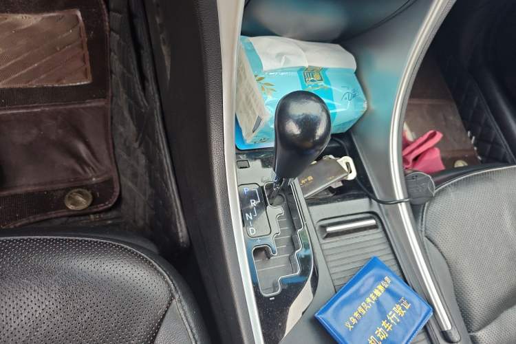 Used Hyundai Sonata 2011 2.0L Automatic Luxury Edition Gear Lever