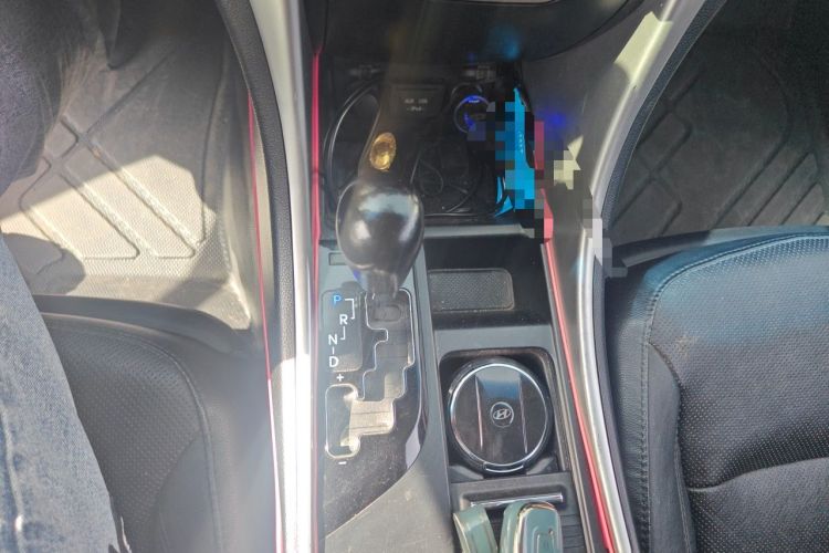 Used Hyundai Sonata 2011 2.0L Automatic Supreme Edition Gear Lever