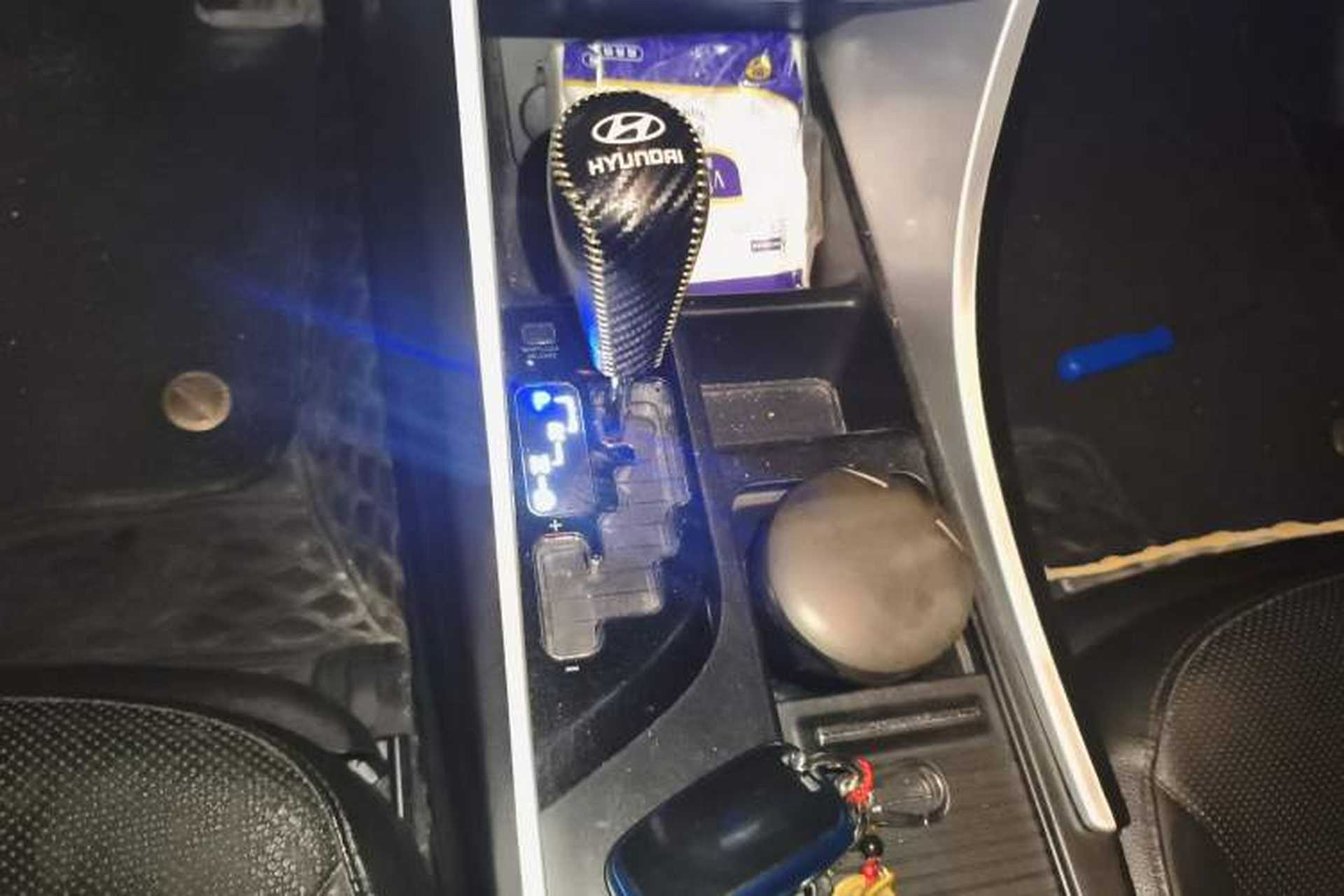 Used Hyundai Sonata 2011 2.0L Automatic Luxury Edition Gear Lever