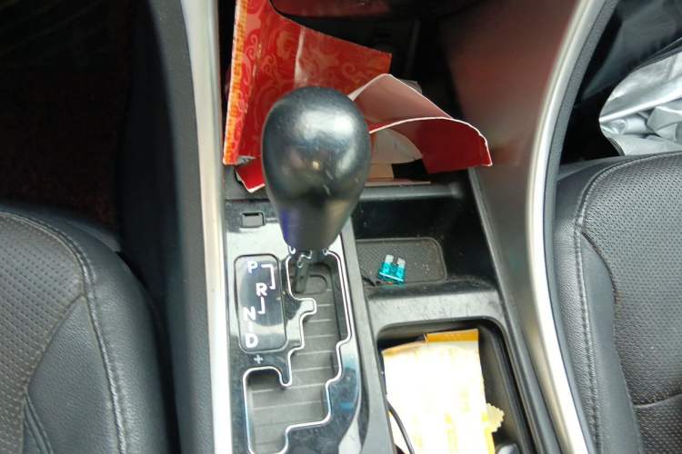 Used Hyundai Sonata 2011 2.0L Automatic Luxury Edition Gear Lever