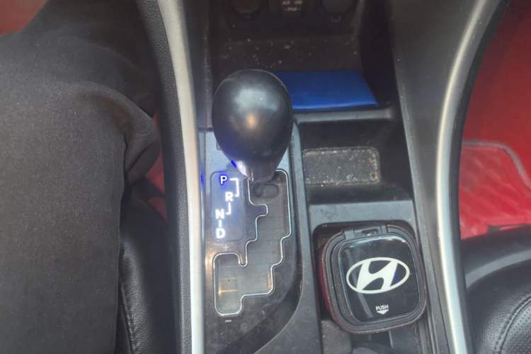 Used Hyundai Sonata 2011 2.0L Automatic Prestige Edition Gear Lever