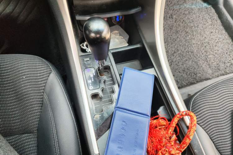 Used Hyundai Sonata 2011 2.0L Automatic Leading Edition Gear Lever