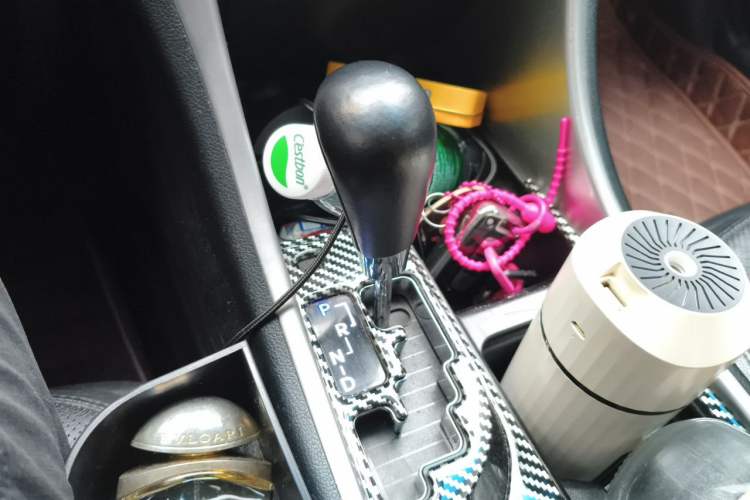 Used Hyundai Sonata 2011 2.0L Automatic Luxury Edition Gear Lever