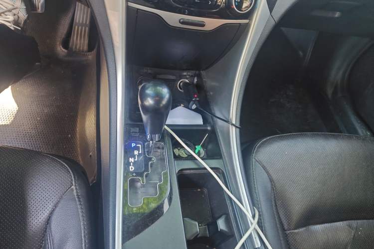 Used Hyundai Sonata 2011 2.0L Automatic Prestige Edition Gear Lever