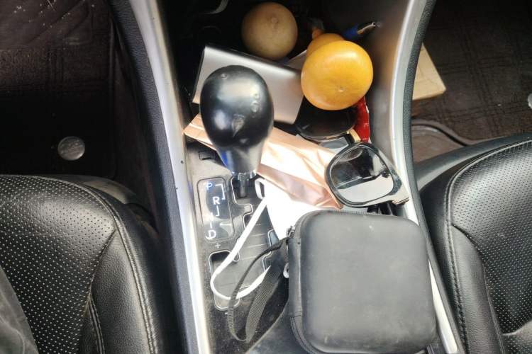Used Hyundai Sonata 2011 2.4L Automatic Top-Tier Version Gear Lever