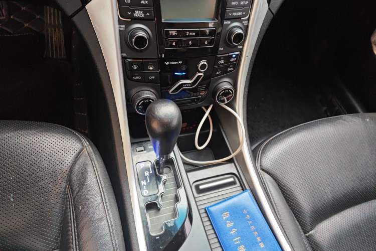 Used Hyundai Sonata 2011 2.0L Automatic Luxury Edition Gear Lever