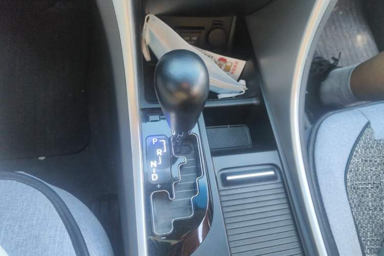 Used Hyundai Sonata 2011 2.0L Automatic Fashion Edition Gear Lever