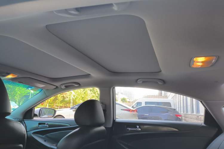 Used Hyundai Sonata 2011 2.0L Automatic Luxury Edition Headliner