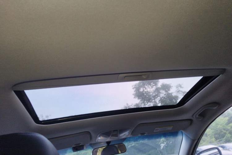 Used Hyundai Sonata 2011 2.0L Automatic Luxury Edition Headliner