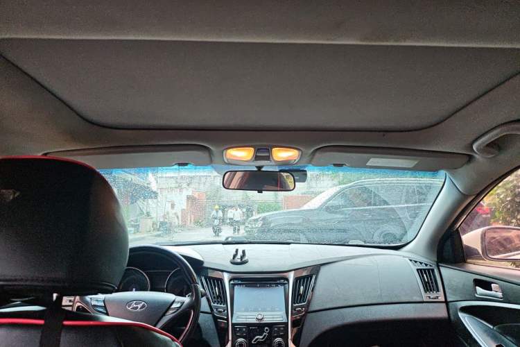 Used Hyundai Sonata 2011 2.0L Automatic Leading Edition Headliner