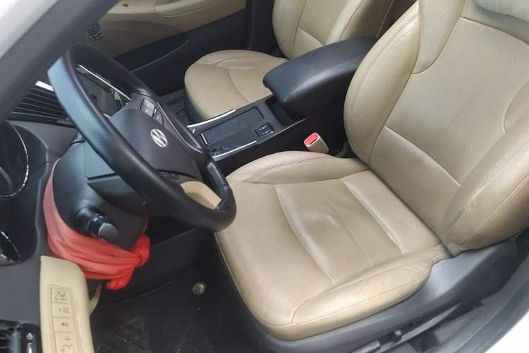 Used Hyundai Sonata 2011 2.0L Automatic Luxury Edition Left Front Seat