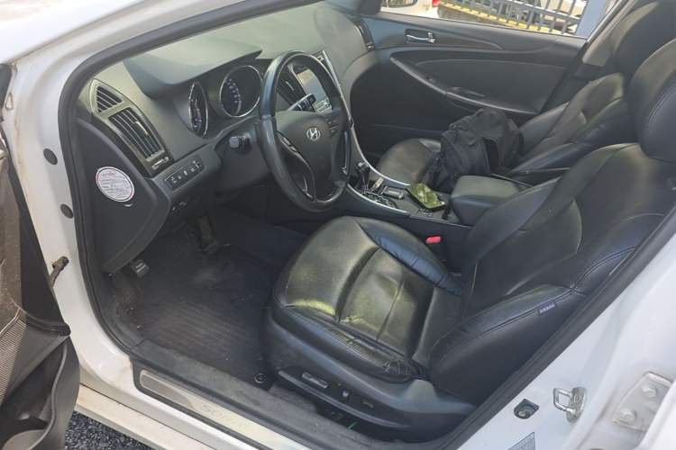 Used Hyundai Sonata 2011 2.0L Automatic Luxury Edition Left Front Seat