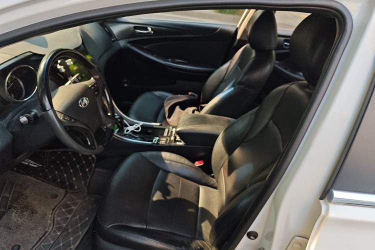 Used Hyundai Sonata 2011 2.0L Automatic Luxury Edition Left Front Seat