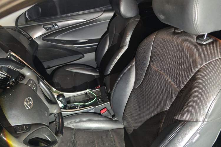 Used Hyundai Sonata 2011 2.0L Automatic Luxury Edition Left Front Seat